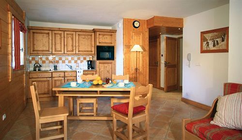 Lagrange Vacances Le Hameau Du Rocher Blanc Serre Chevalier Exterior photo